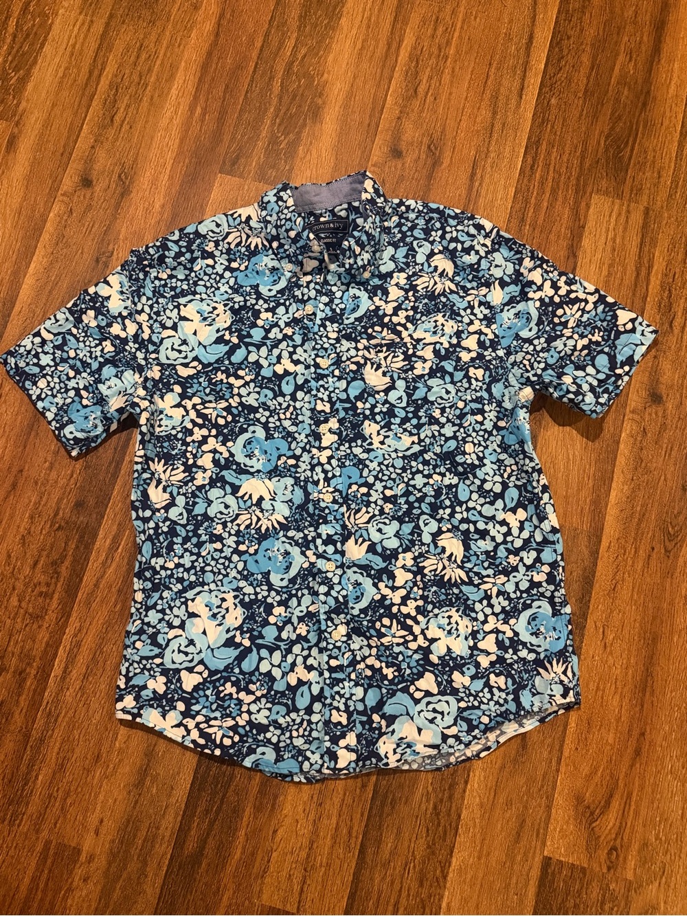 crown & ivy Blue Floral Short-Sleeve Button-Down Shirt